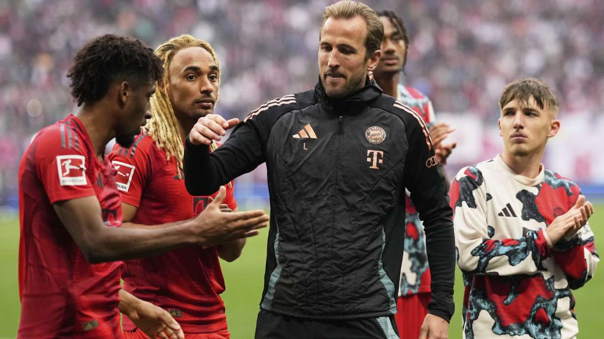 Bayern's Harry Kane, center, shakes hands with his teammates on the pitch at the end of the German Bundesliga soccer match between RB Leipzig and FC Bayern Munich at the Red Bull Arena in Leipzig, Germany, Saturday, May 3, 2025.