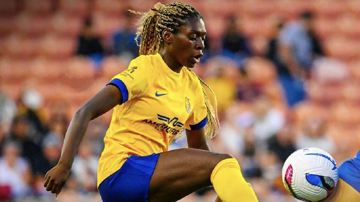 KK Ream receives the ball for the Utah Royals.