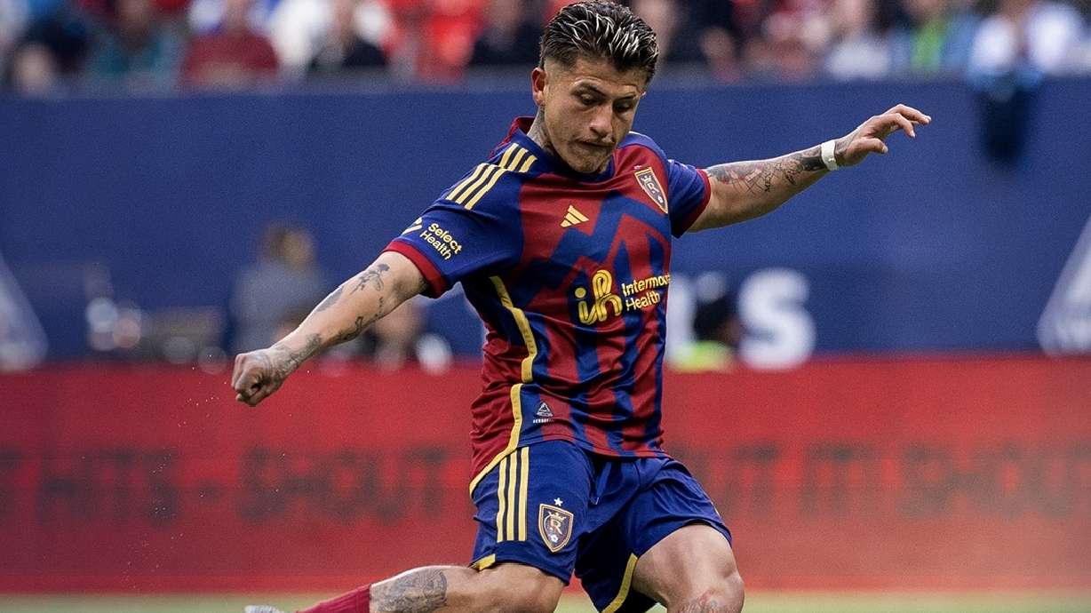 Diego Luna shoots against the Vancouver Whitecaps.