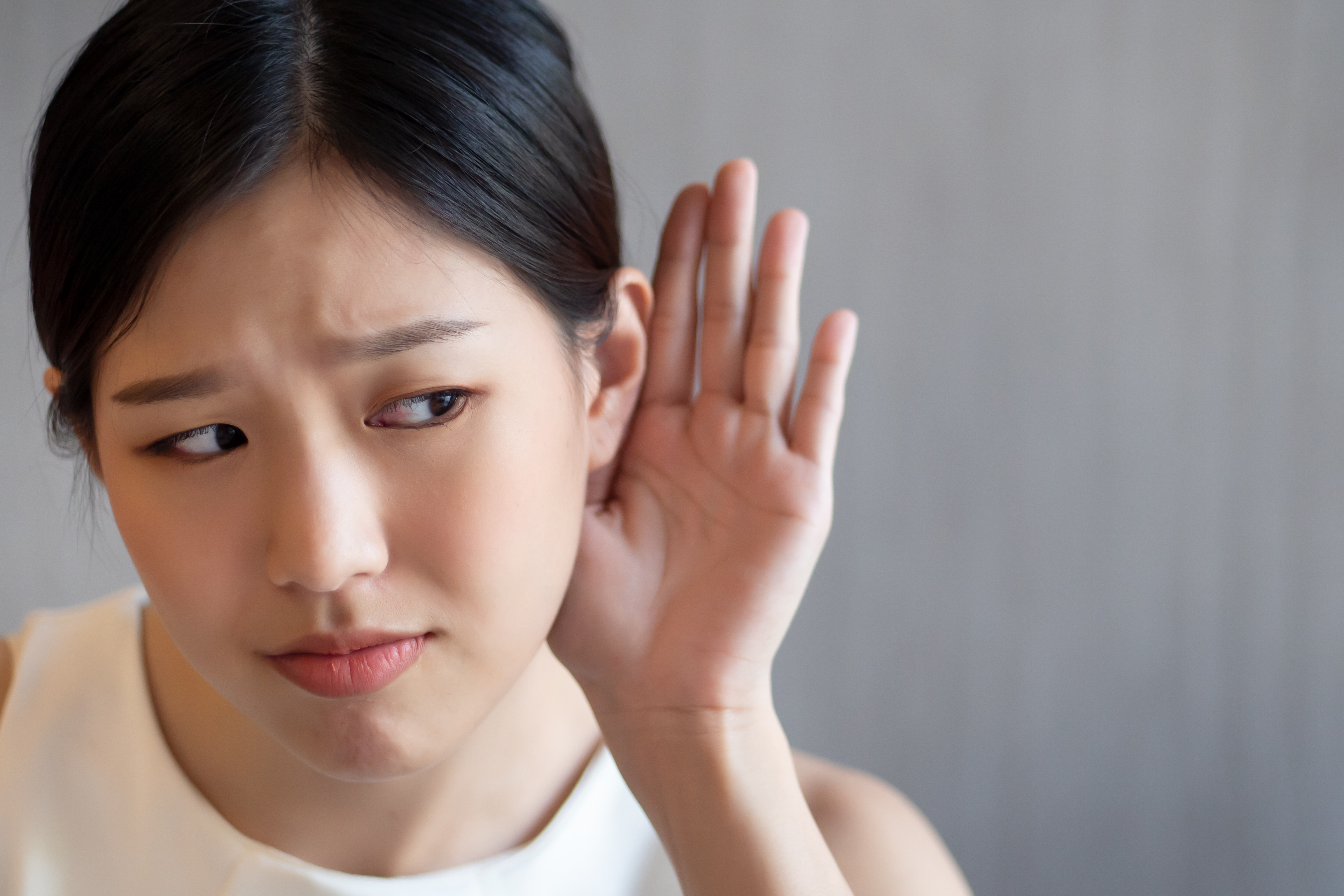 7 medical benefits of treating hearing loss + prevention tips