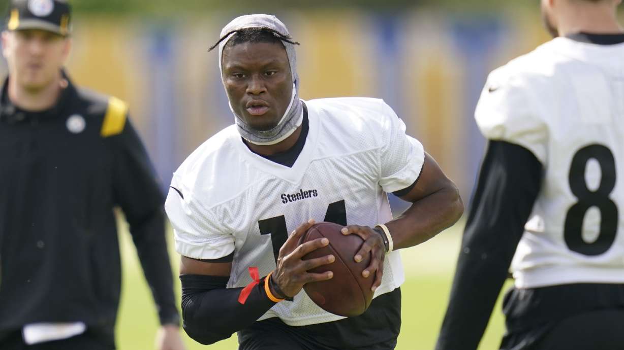 FILE - Pittsburgh Steelers wide receiver George Pickens, center, performs drills during an NFL football practice at rookie minicamp, Friday, May 13, 2022, in Pittsburgh.