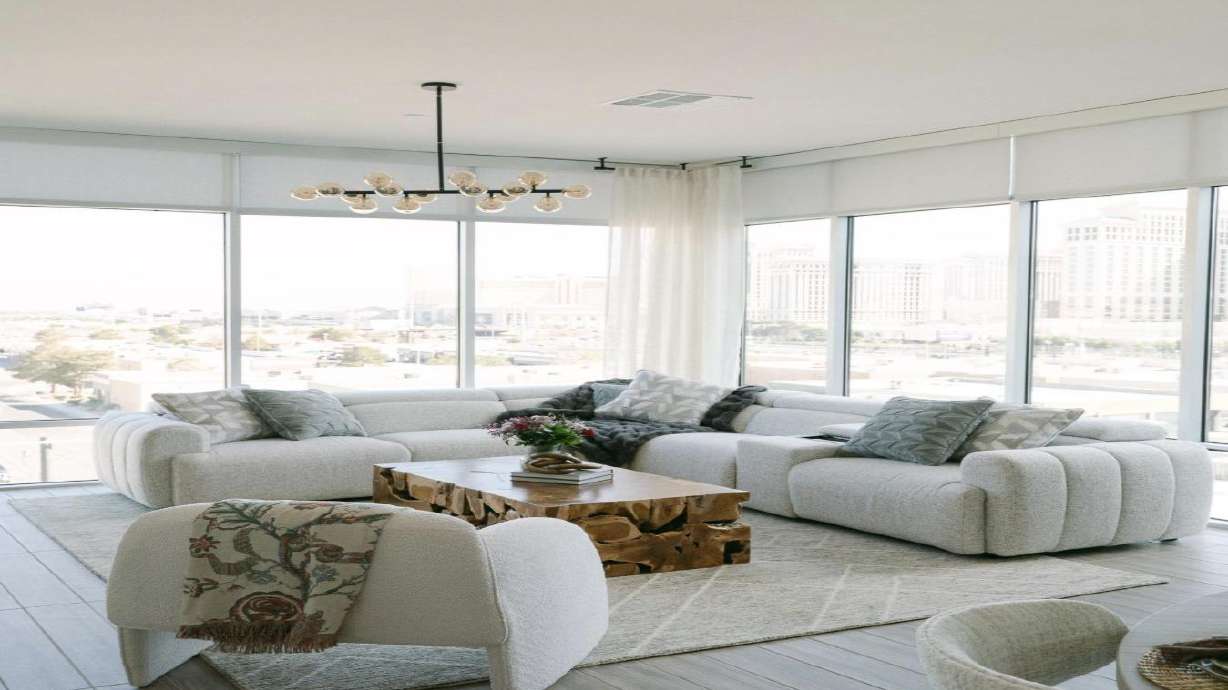 How a small Vegas apartment became a staycation-inspired escape