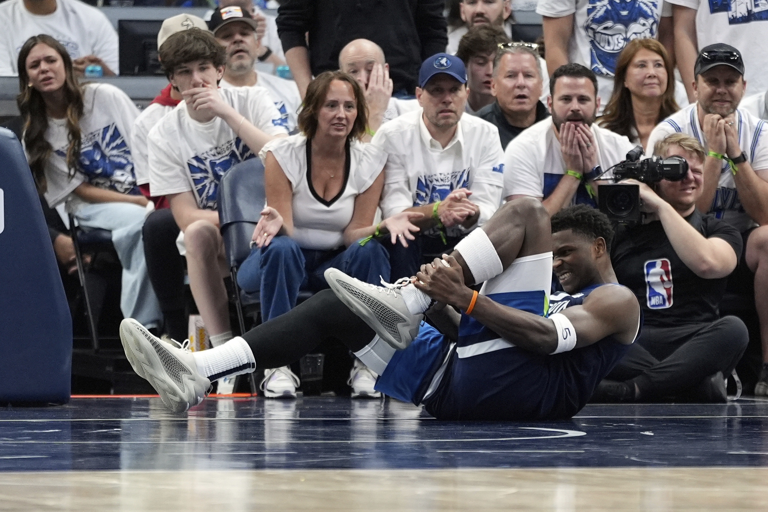 Anthony Edwards scares the Timberwolves with a sprained ankle before returning in strong finish