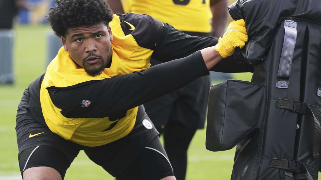 Pittsburgh Steelers first round draft pick Derrick Harmon (99) works a drill during the NFL football team's rookie camp in Pittsburgh, Friday, May 9, 2025.