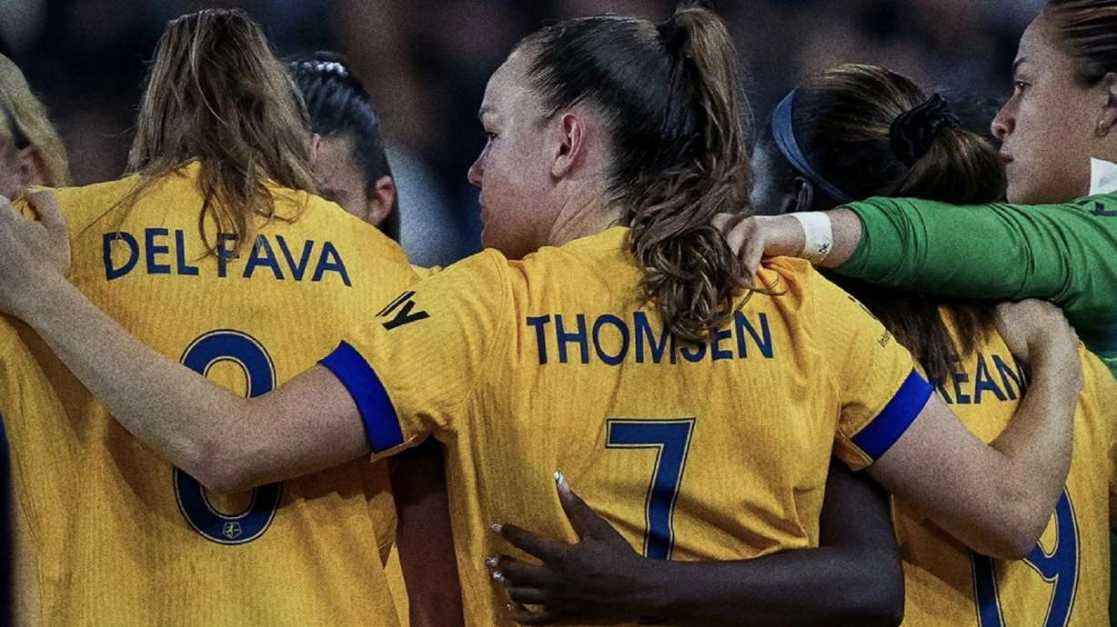 Utah Royals huddle during a game against Angel City.