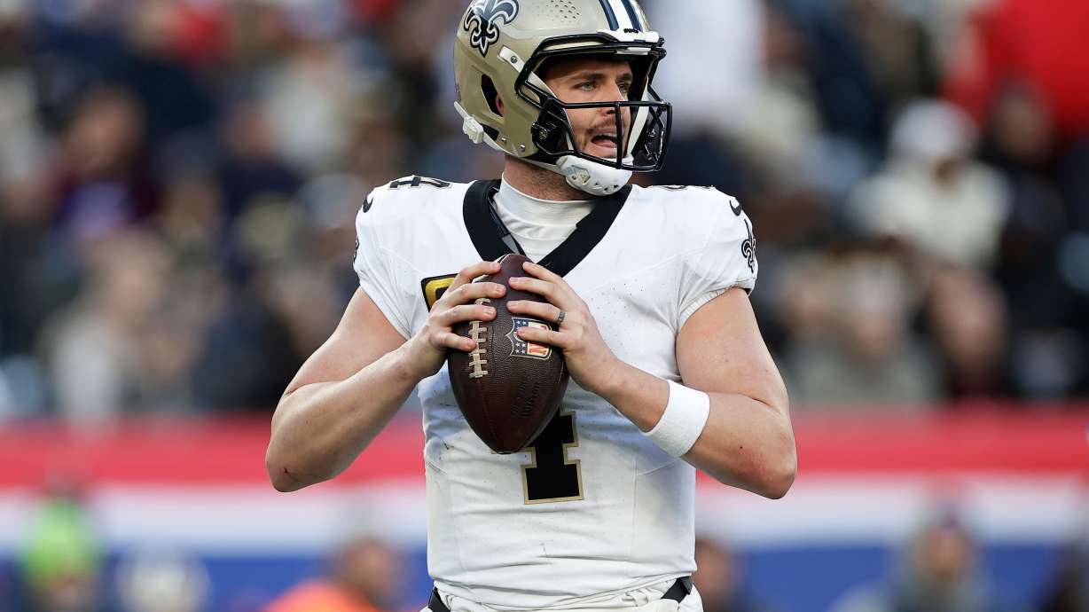 FILE - New Orleans Saints quarterback Derek Carr (4) looks to pass the ball during an NFL football game against the New York Giants, Dec. 8, 2024, in East Rutherford, N.J.