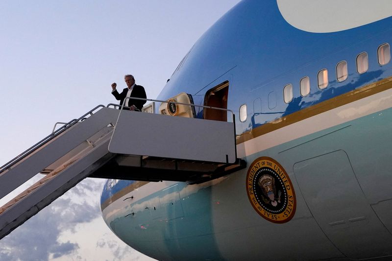 Trump set to accept luxury 747 from Qatar to use as Air Force One, ABC News says