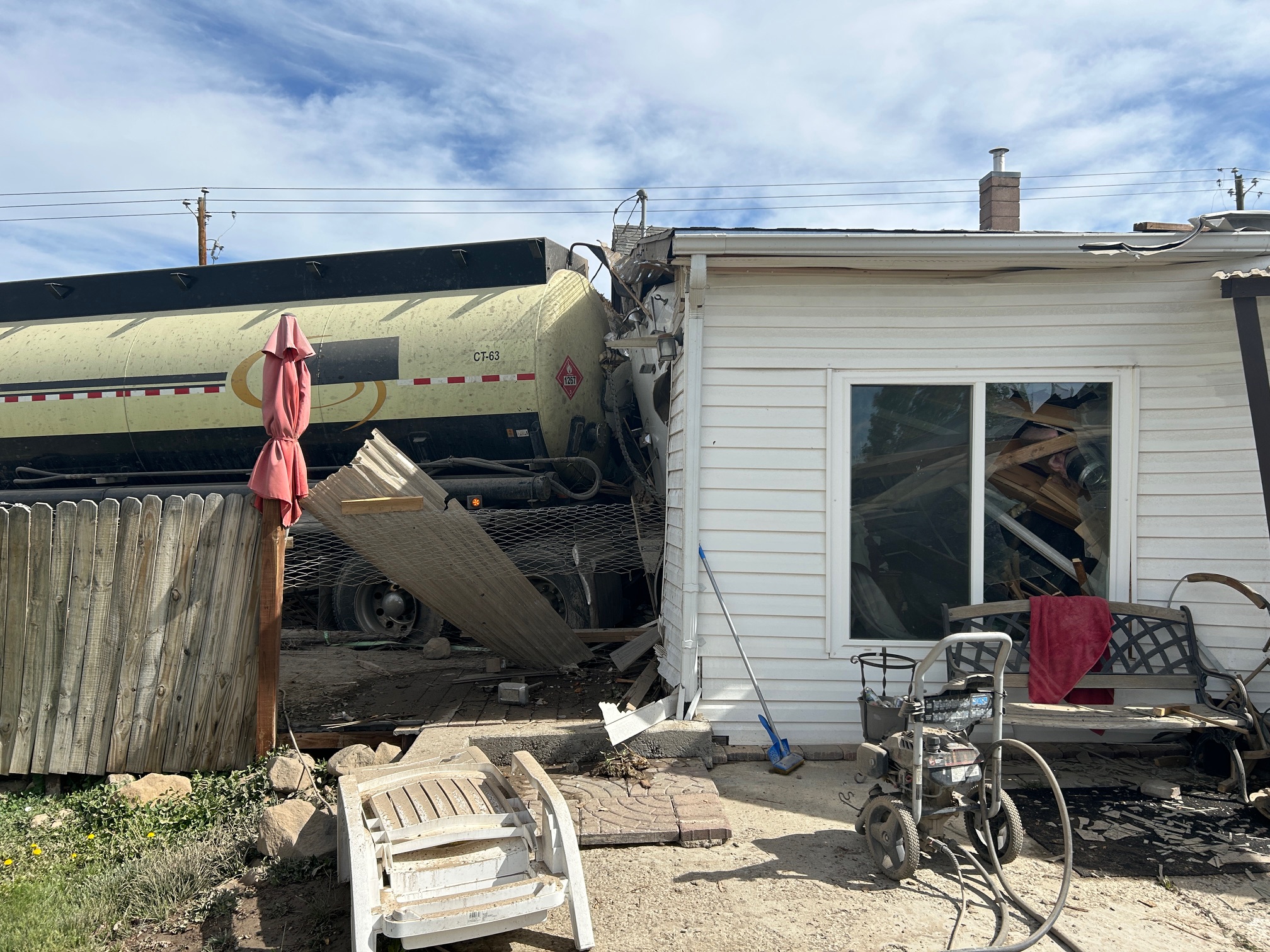 5 hospitalized after semitruck leaves roadway, crashes into Carbon County home 