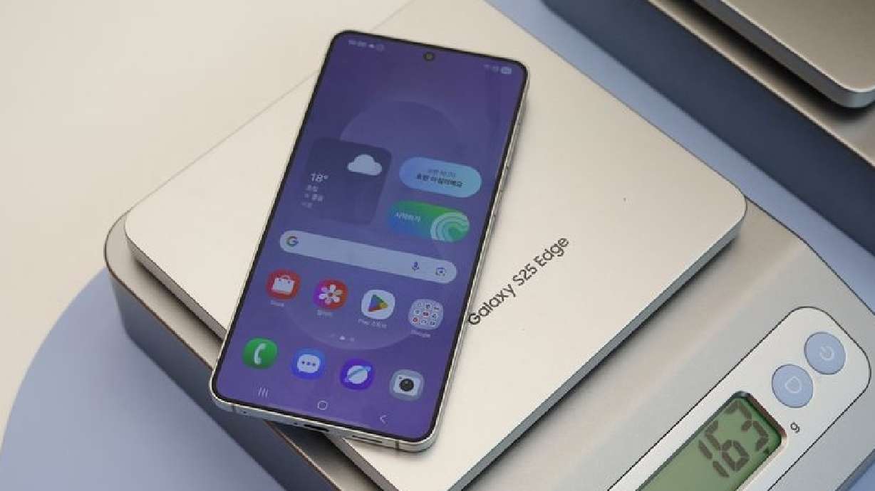 Samsung Electronics’ Galaxy S25 Edge is on display during an event at its store in Seoul, South Korea, Tuesday.