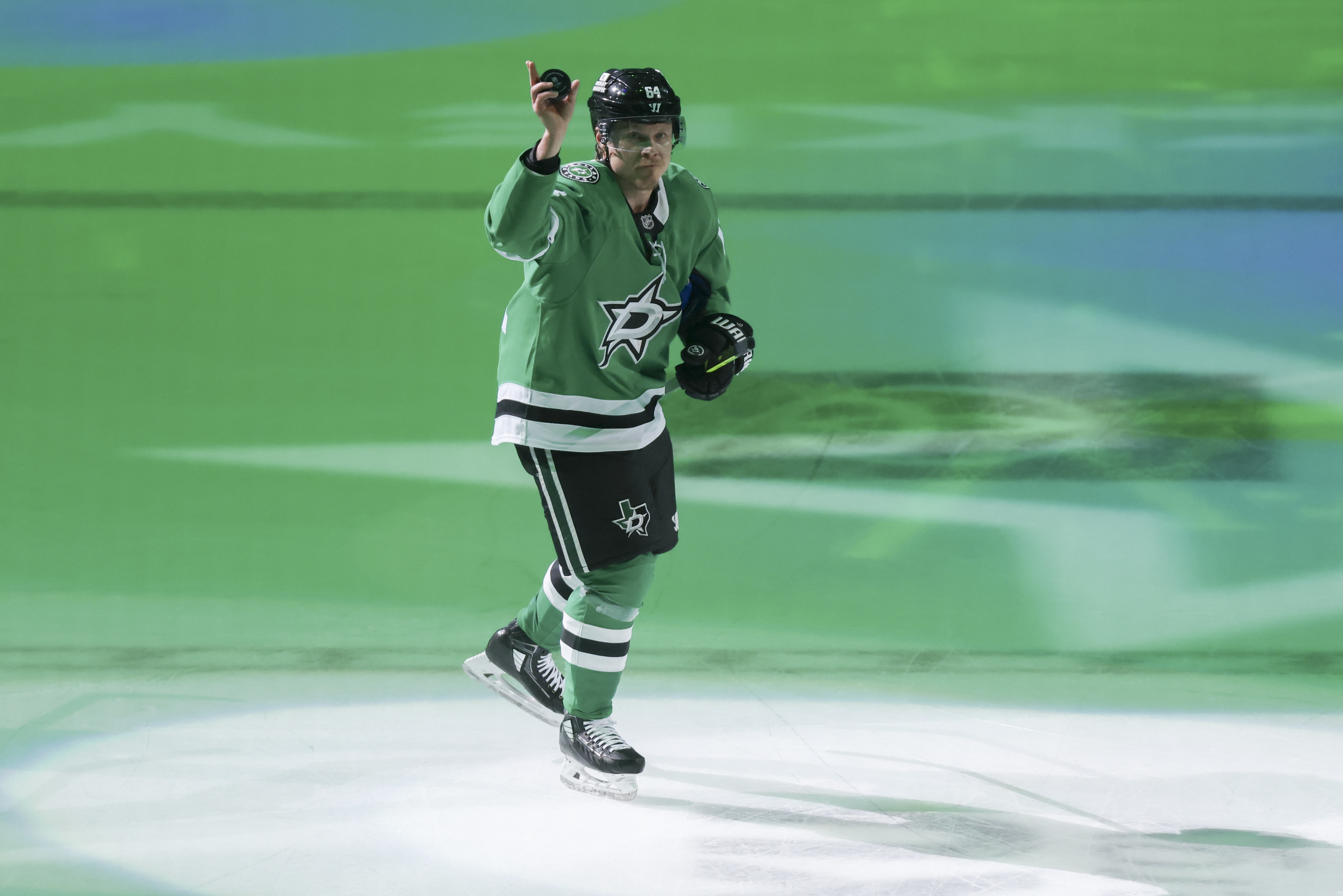 Another hat trick by a Finnish player Dallas got in a trade. This time, it's Granlund