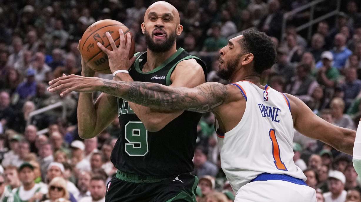 Derrick White, destaque da partida (Foto: AP Photo/Charles Krupa)