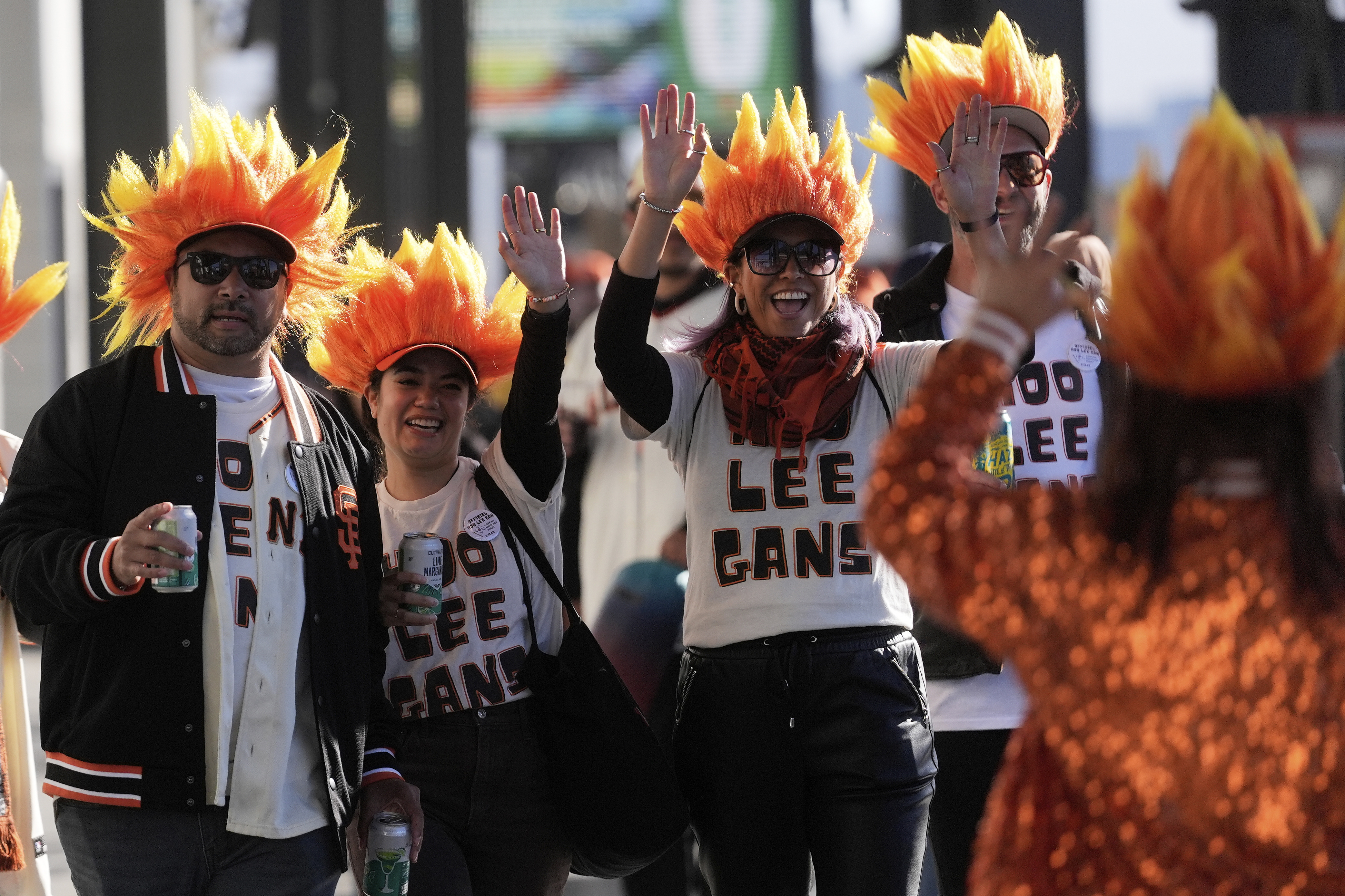 Meet the Hoo Lee Gans! Giants fans help Korean star Jung Hoo Lee feel at home with fan group