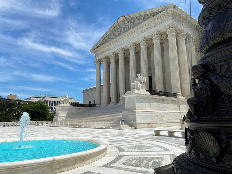 US Supreme Court maintains block on Trump deportations under wartime law