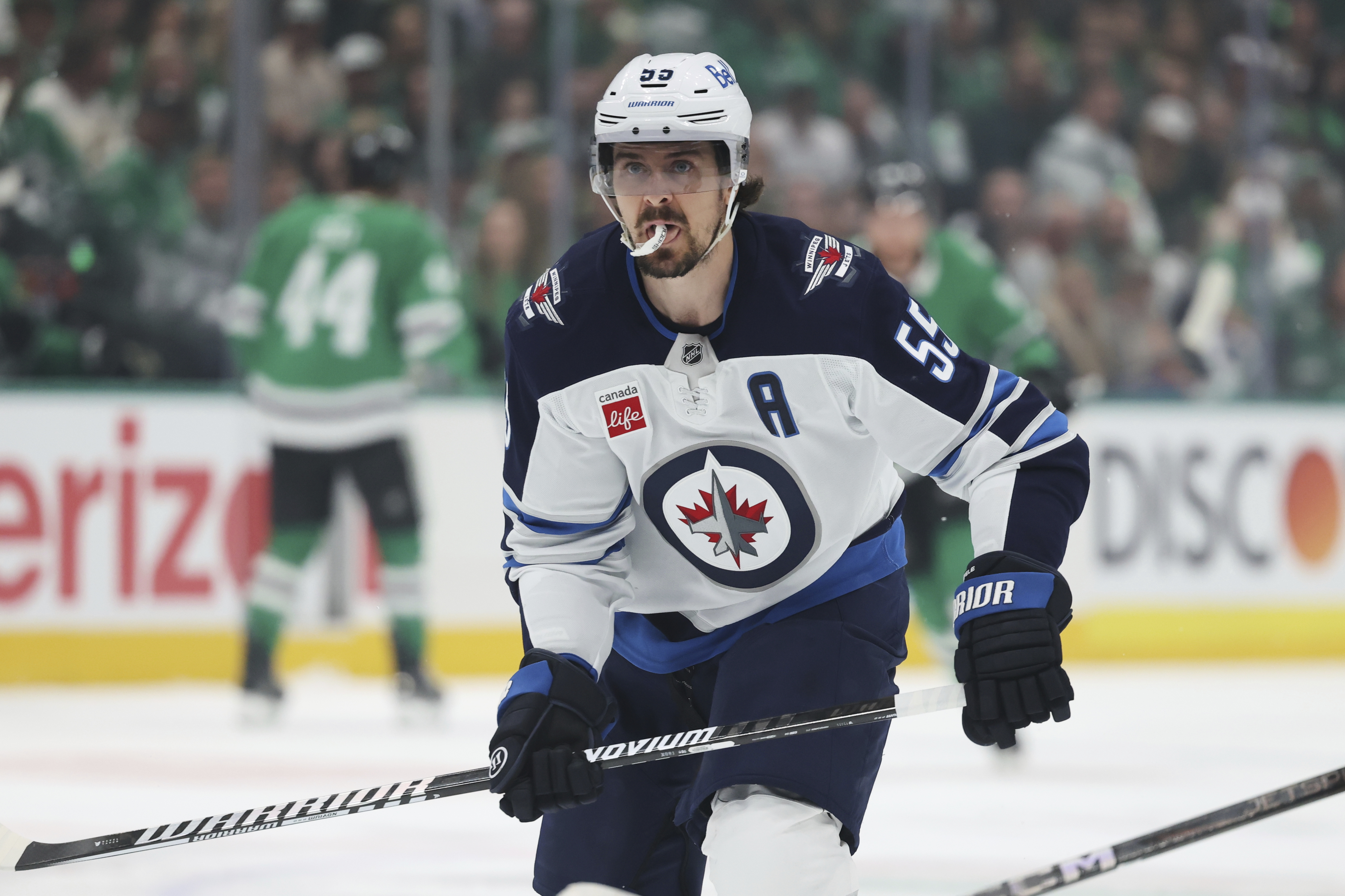 Jets' Scheifele has goal and crucial penalty in Game 6 at Dallas after his father's unexpected death