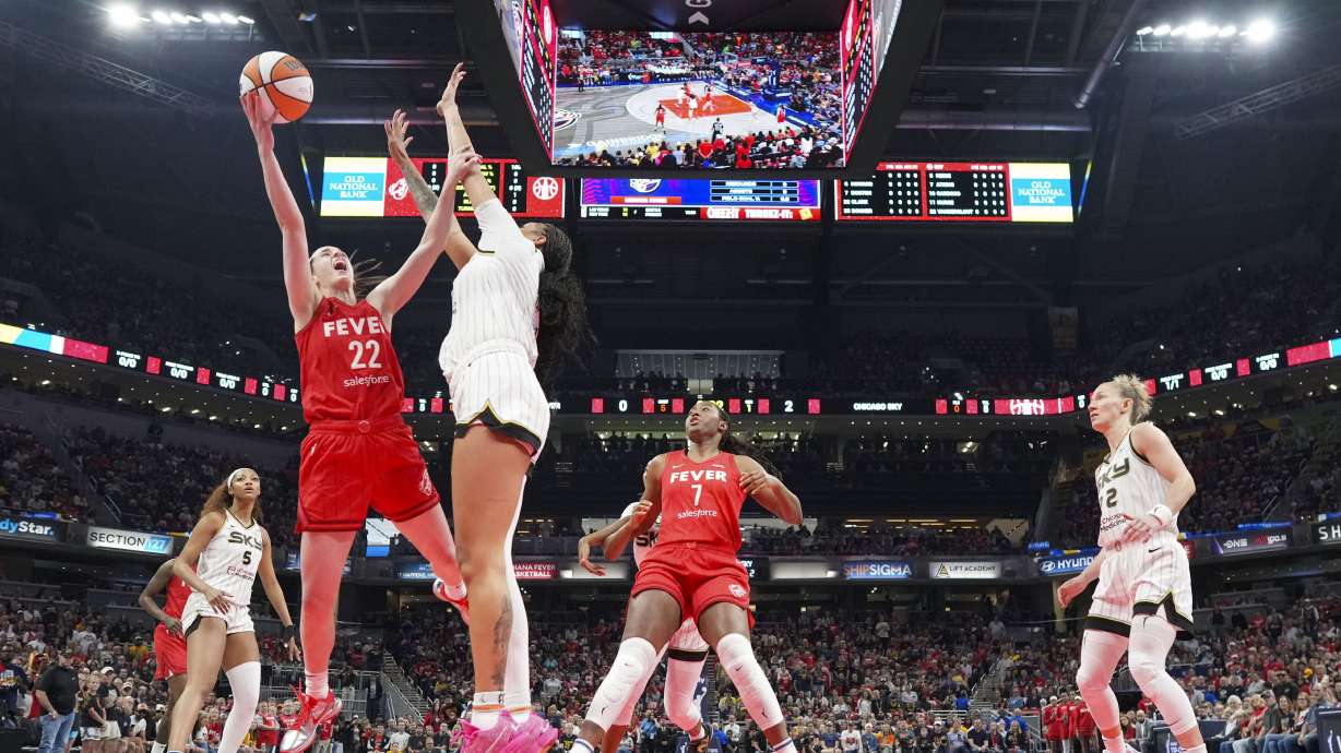 Indiana Fever guard Caitlin Clark (22) shoots around Chicago Sky center Kamilla Cardoso (10) during the first half of an WNBA basketball game in Indianapolis, Saturday, May 17, 2025.
