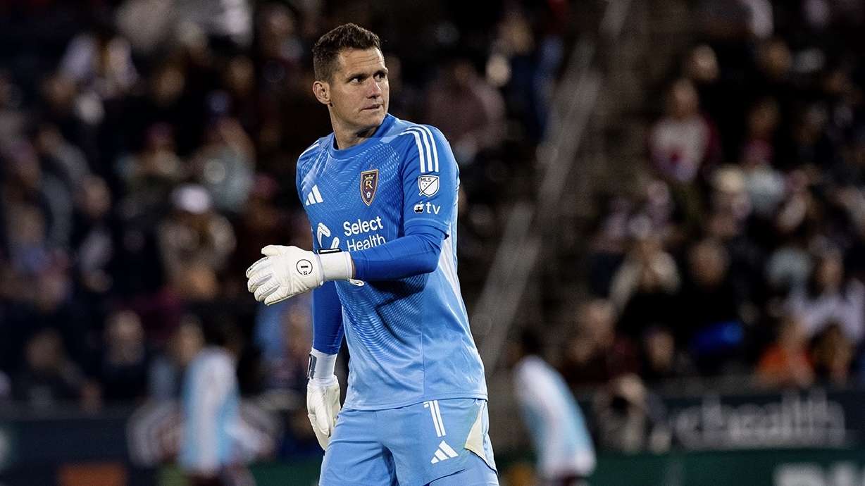 Rafael Cabral takes a look back against the Colorado Rapids.