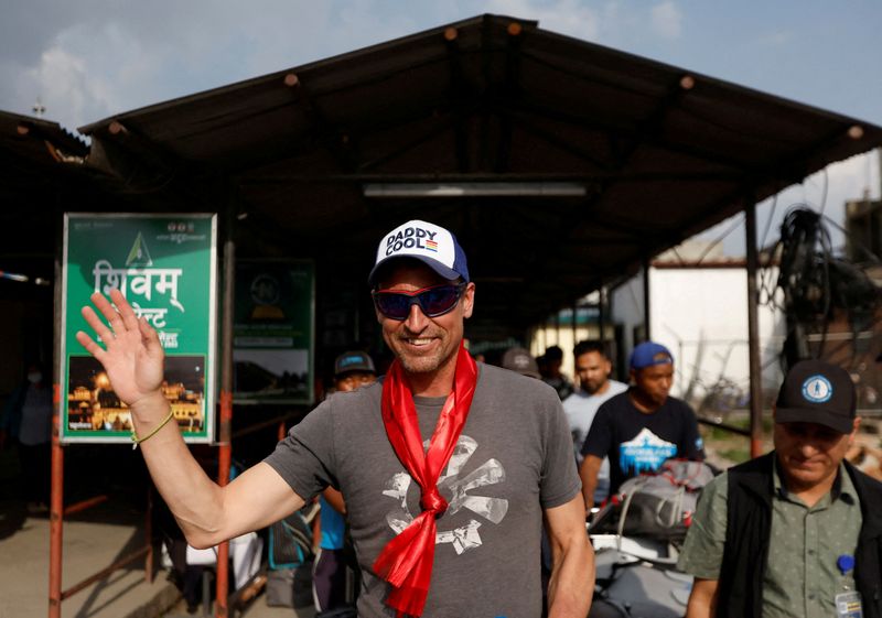 British climber makes 19th ascent of Everest, most by a non-Sherpa