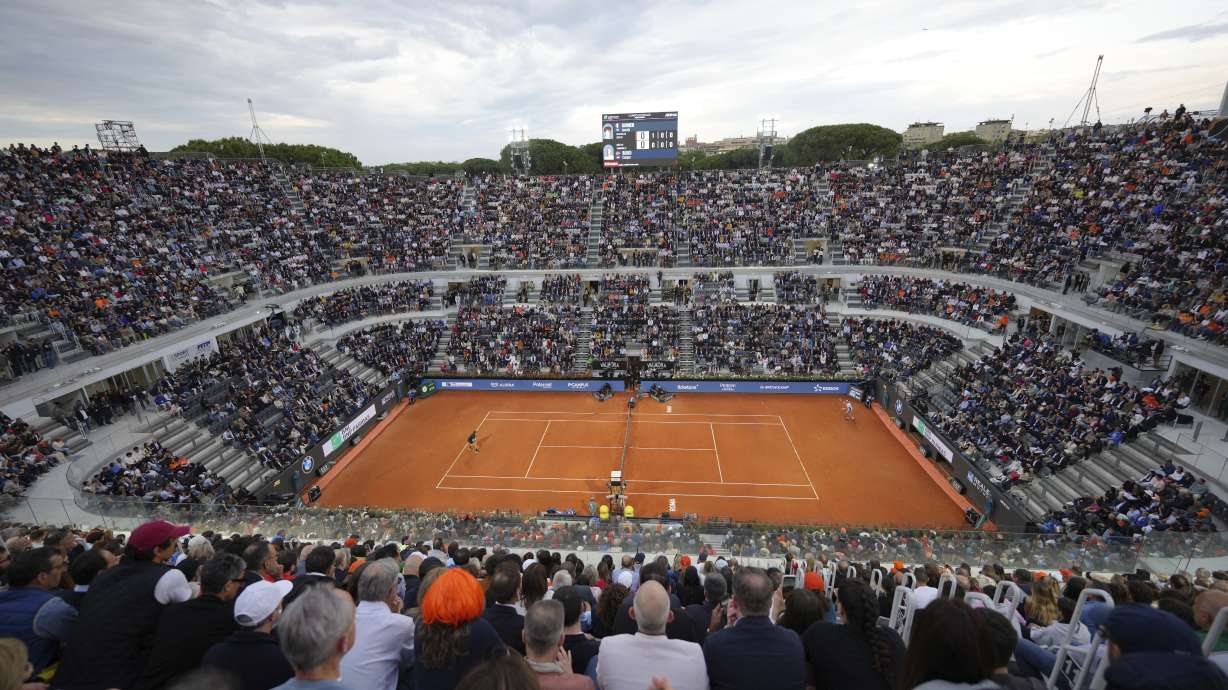 Italy's Jannik Sinner, left, plays Norway's Casper Ruud during their quarterfinal tennis match at the Italian Open, at the Foro Italico, in Rome, Thursday, May 15, 2025.