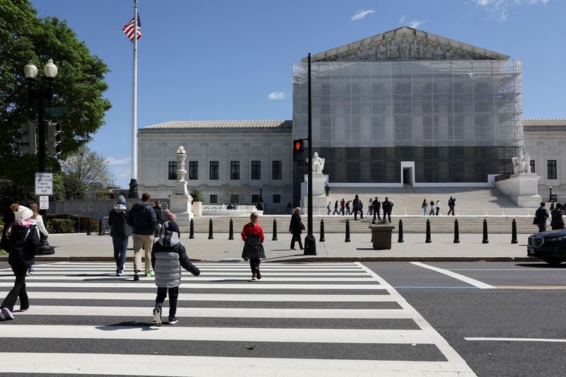 Supreme Court lets Trump end deportation protection for Venezuelans