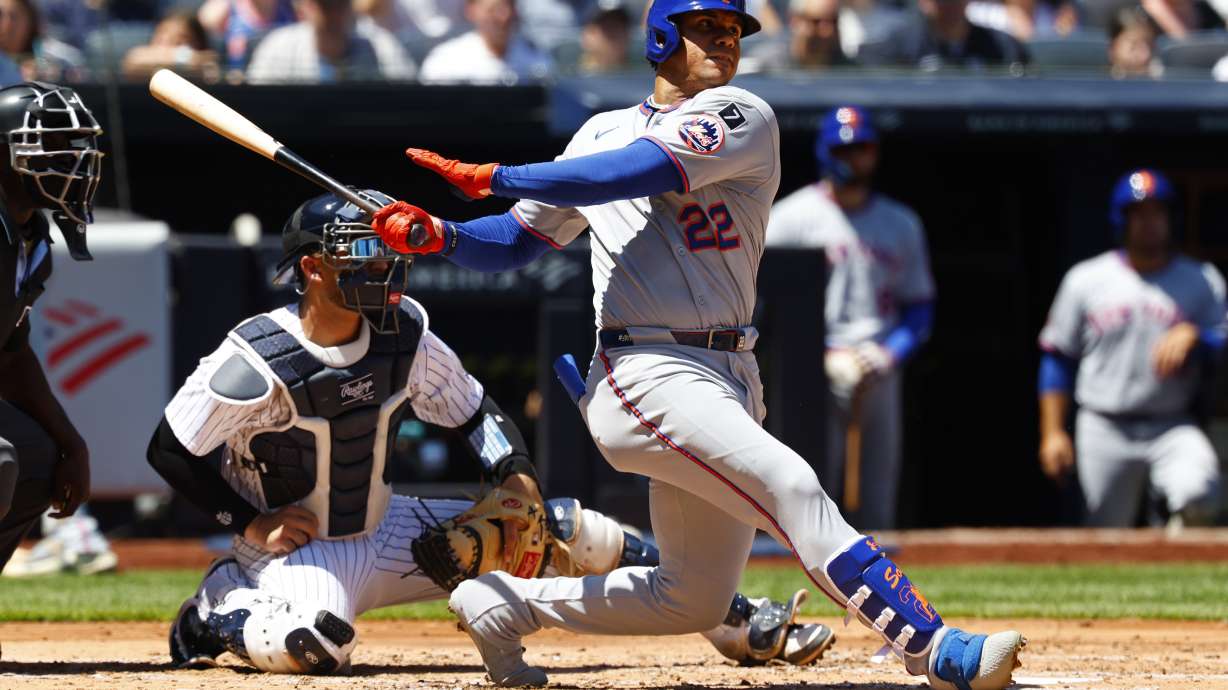 New York Mets' Juan Soto (22) hits a a single against the New York Yankees during the fourth inning of a baseball game, Saturday, May 17, 2025, in New York.