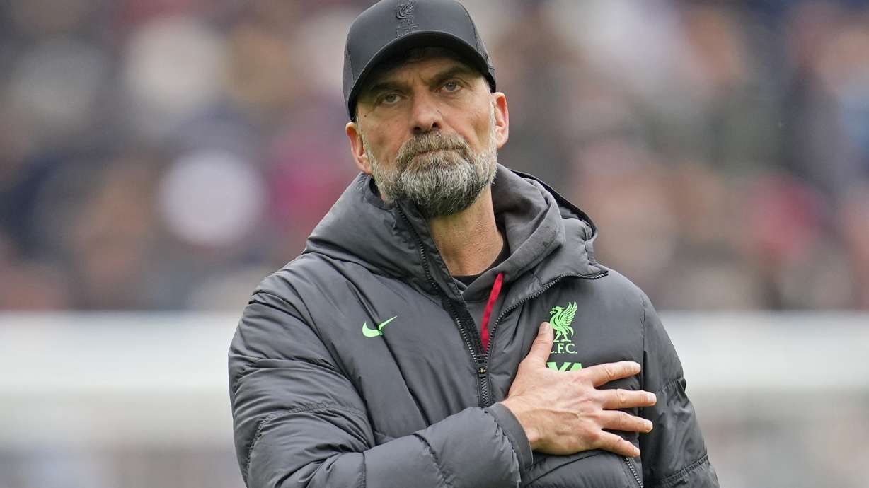 FILE - Liverpool's manager Jurgen Klopp gestures to fans at the end of the English Premier League soccer match between West Ham United and Liverpool at London stadium in London, Saturday, April 27, 2024. The match ended in a 2-2 draw.