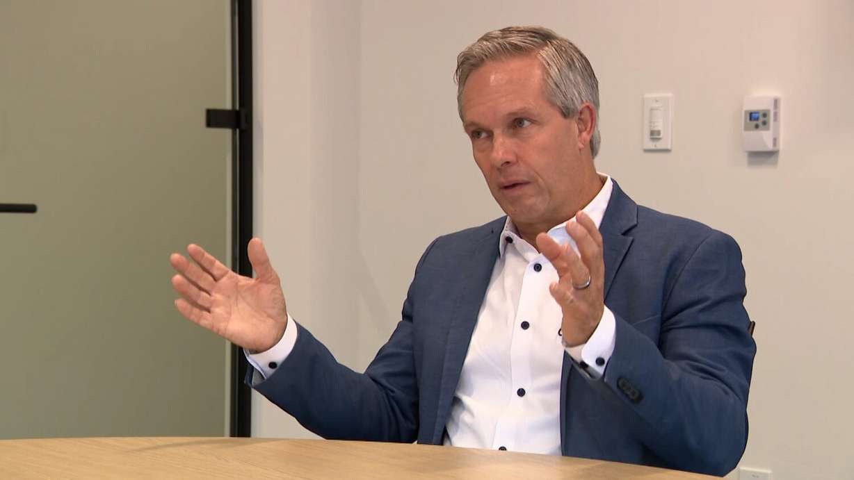 DMBA certified financial planner Shane Stewart explains to KSL’s Matt Gephardt how buying a starter house at below the market price can help Utahns move up the housing market.