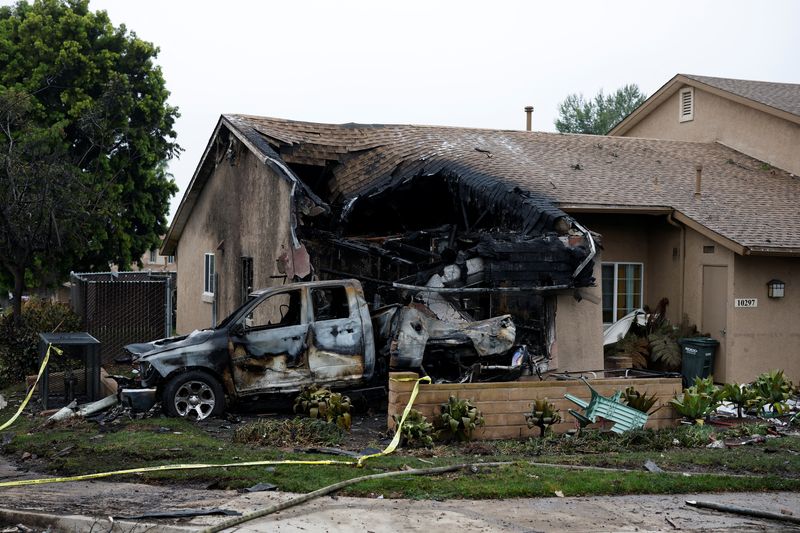 All 6 people aboard plane that crashed in San Diego confirmed dead