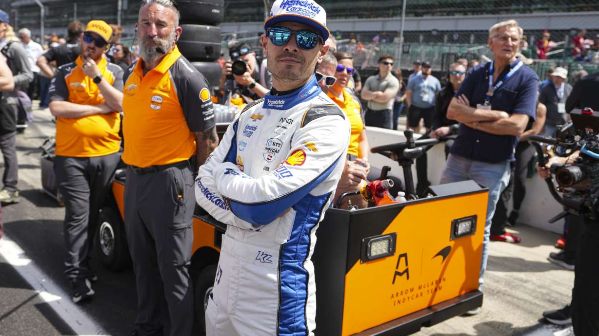 Kyle Larson watches with his crew as he waits for is turn during qualification for the Indianapolis 500 auto race at Indianapolis Motor Speedway in Indianapolis, Saturday, May 17, 2025.