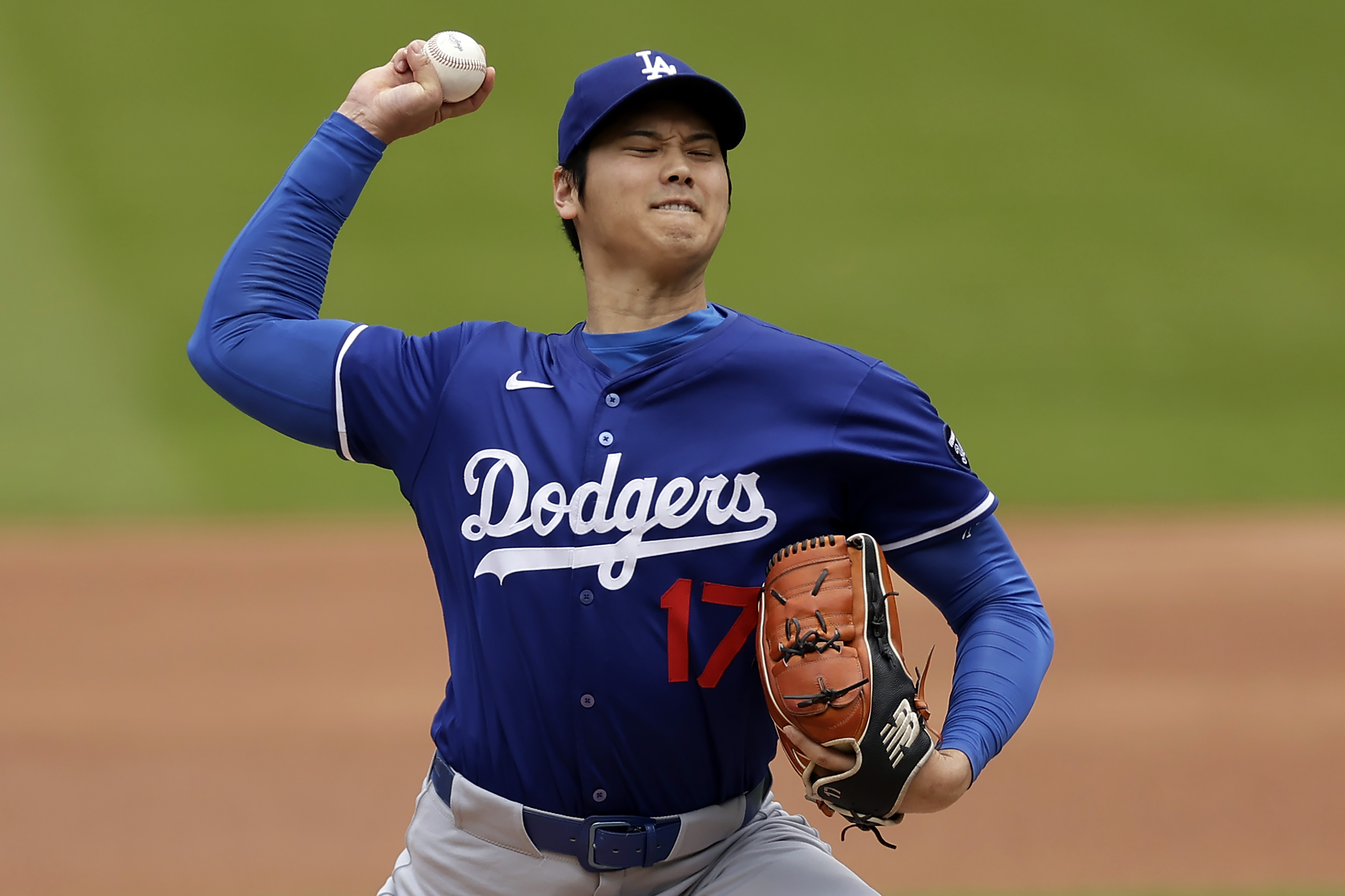 Los Angeles Dodgers' Shohei Ohtani (17), of Japan, throws live batting practice before a baseball game against the New York Mets on Sunday, May 25, 2025, in New York. 