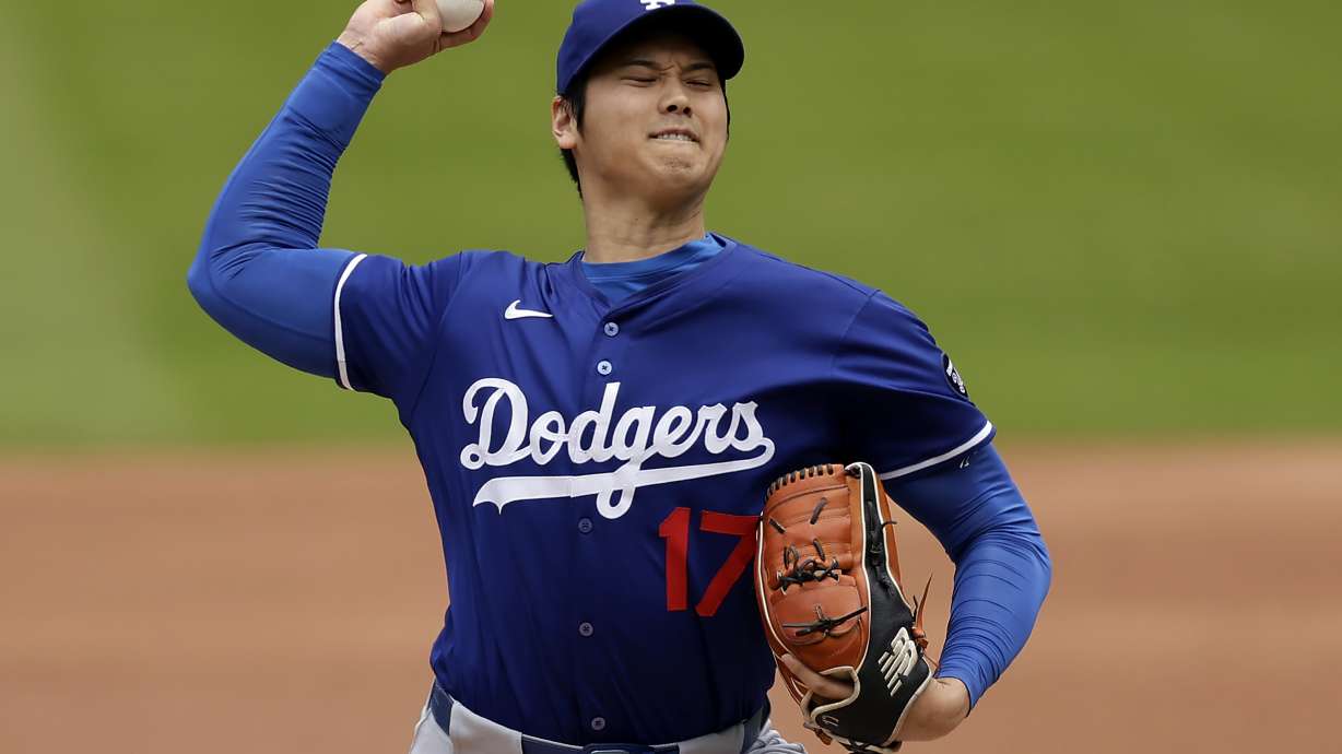 Los Angeles Dodgers' Shohei Ohtani (17), of Japan, throws live batting practice before a baseball game against the New York Mets on Sunday, May 25, 2025, in New York.