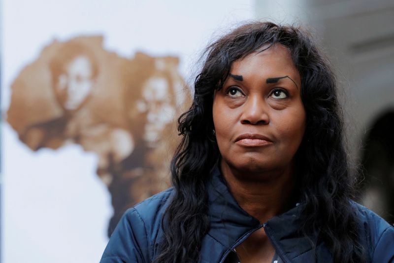 Harvard to relinquish slave photos to resolve descendant's lawsuit