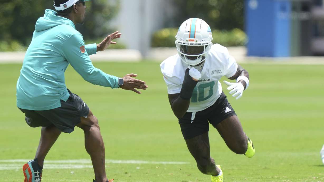 Miami Dolphins wide receiver Tyreek Hill (10) runs drills during an NFL football practice, Wednesday, May 28, 2025, in Miami Gardens, Fla.