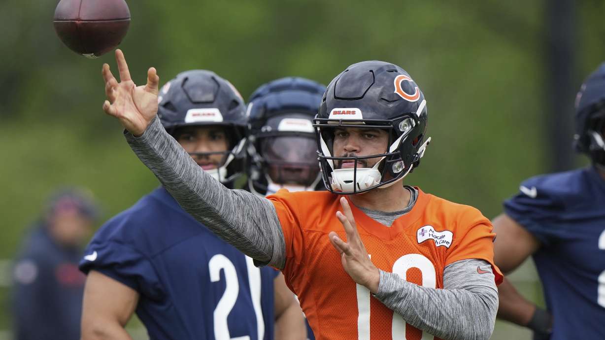 Chicago Bears quarterback Caleb Williams throws a ball during NFL football practice in Lake Forest, Ill., Wednesday, May 28, 2025.