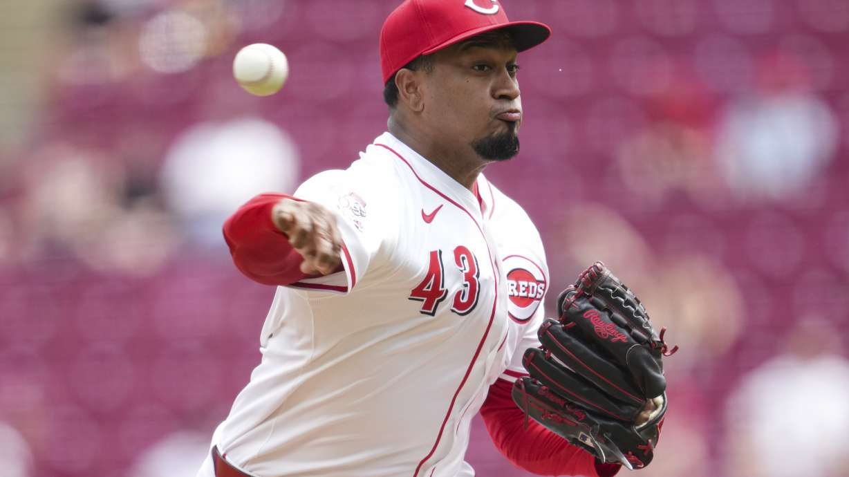 Cincinnati Reds pitcher Alexis Díaz throws during the ninth inning of the first baseball game of a doubleheader against the St. Louis Cardinals, Wednesday, April 30, 2025, in Cincinnati.