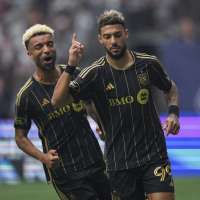 Bouanga scores 3 goals — his 2nd hat trick in 3 games — for LAFC in 4-1 win over RSL