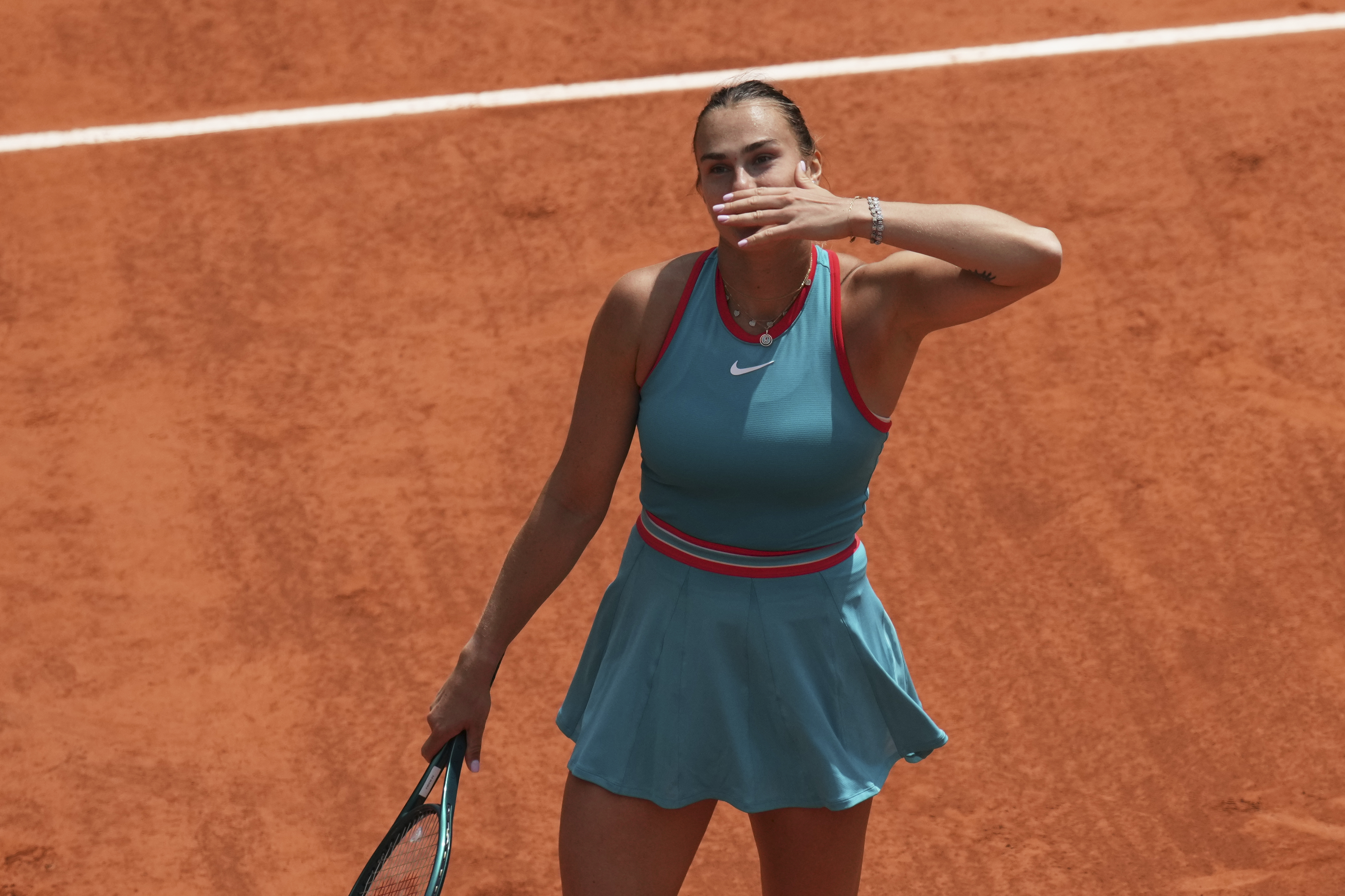 French Open: Iga Swiatek to face No. 1 Aryna Sabalenka in the semifinals. Alcaraz and Musetti win