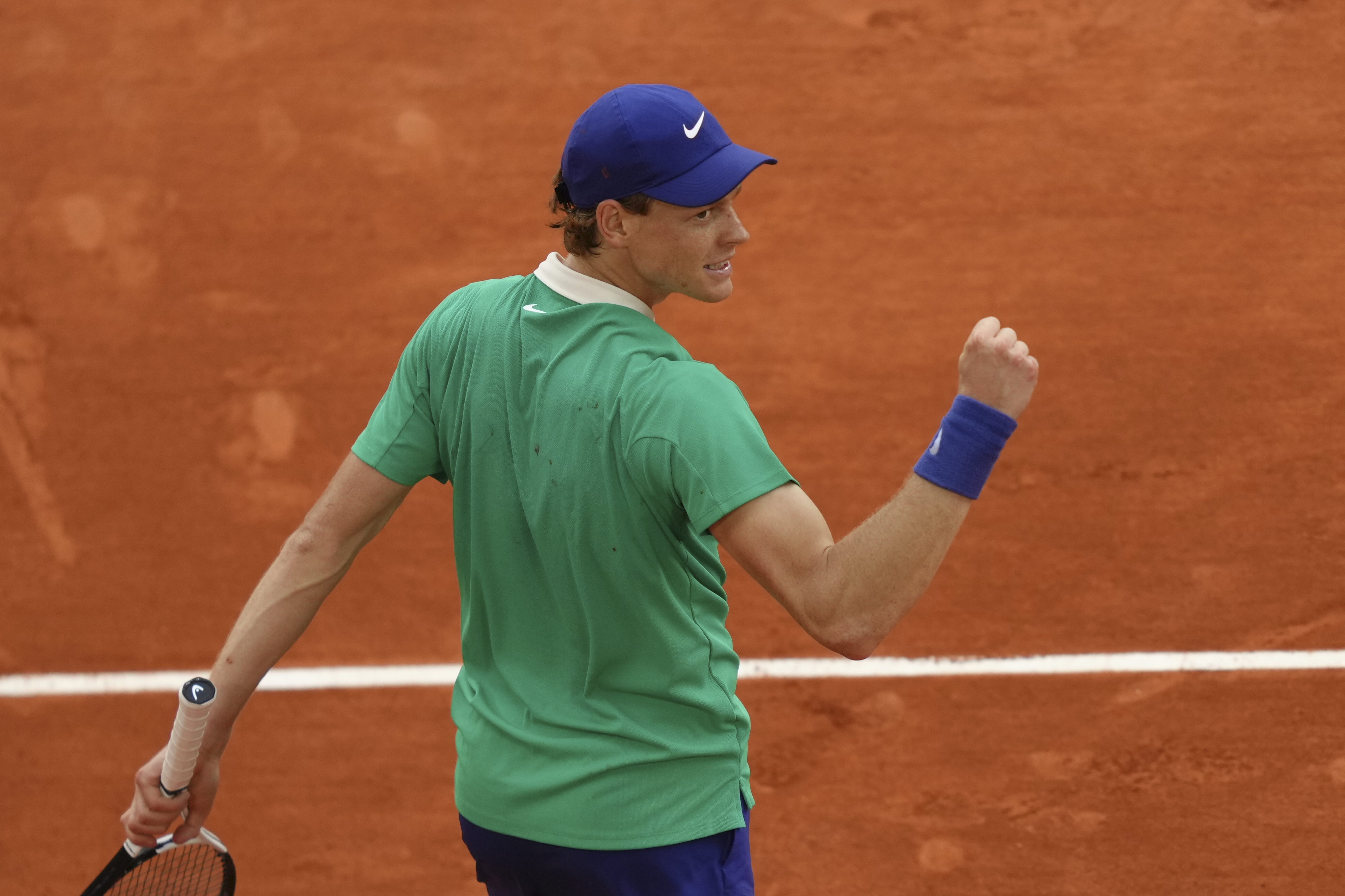 French Open: Novak Djokovic beats Alexander Zverev to set up a semifinal showdown with Jannik Sinner