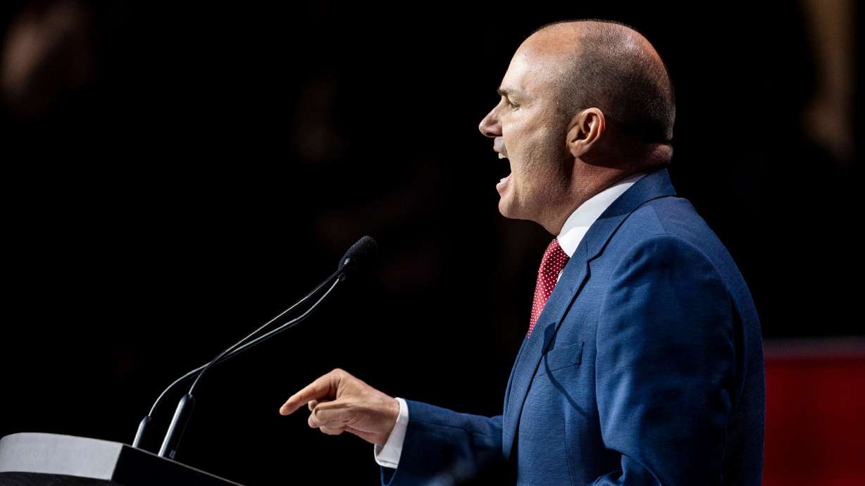 Sen. Mike Lee, R-Utah, speaks during the Utah GOP’s state organizing convention in Orem on May 17. Lee said he would introduce a constitutional amendment that could remove all members of Congress based on certain economic concerns.