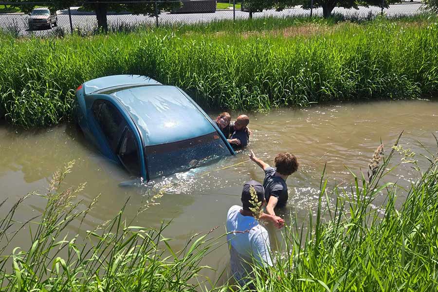Strangers jump into canal to rescue 'shocked' Idaho woman from car crash