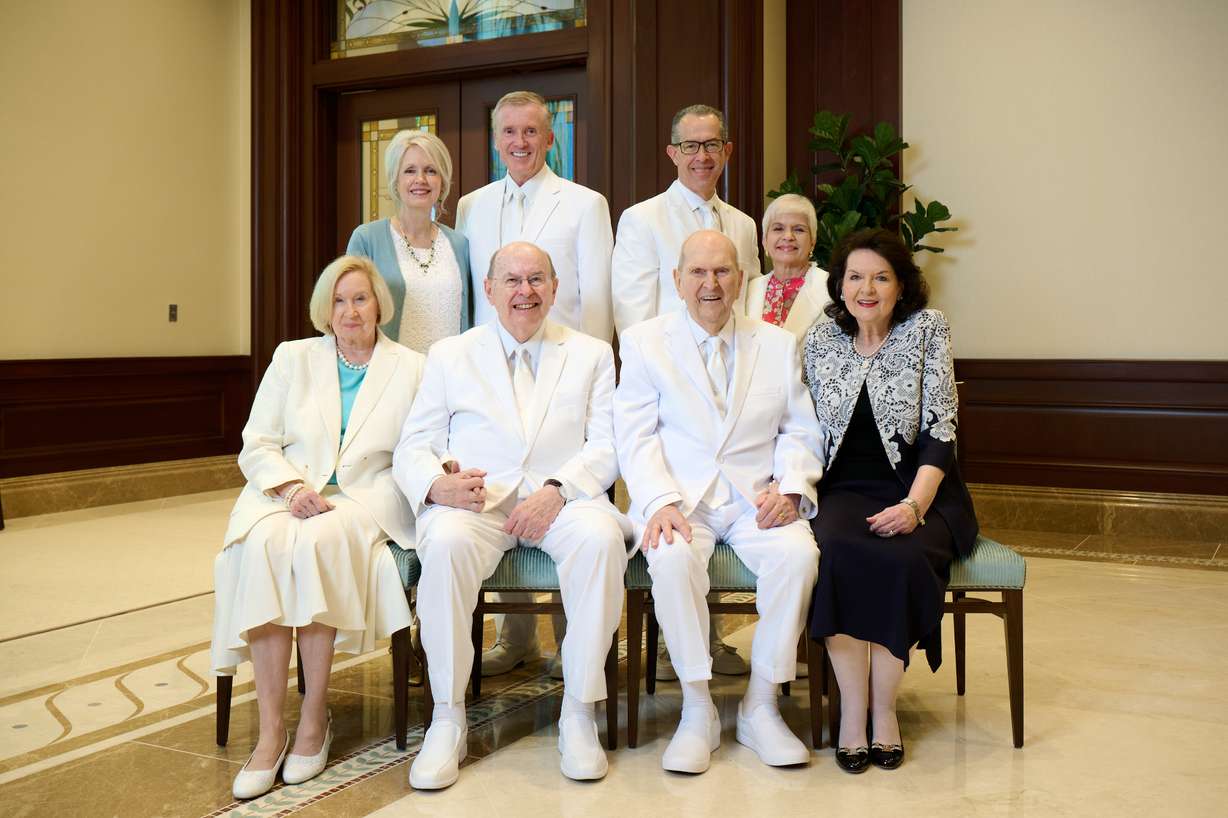 President Russell M. Nelson attends the Syracuse Utah Temple dedication on Sunday, with his wife, Wendy (bottom row, right); Elder Quentin L. Cook of the Quorum of the Twelve Apostles and his wife, Mary (bottom row, left); Elder Kevin R. Duncan, Executive Director of the Temple Department, and his wife, Nancy (upper row, left); and Elder Hugo E. Martínez of the Utah Area Presidency, and his wife, Nuria (upper row, right).