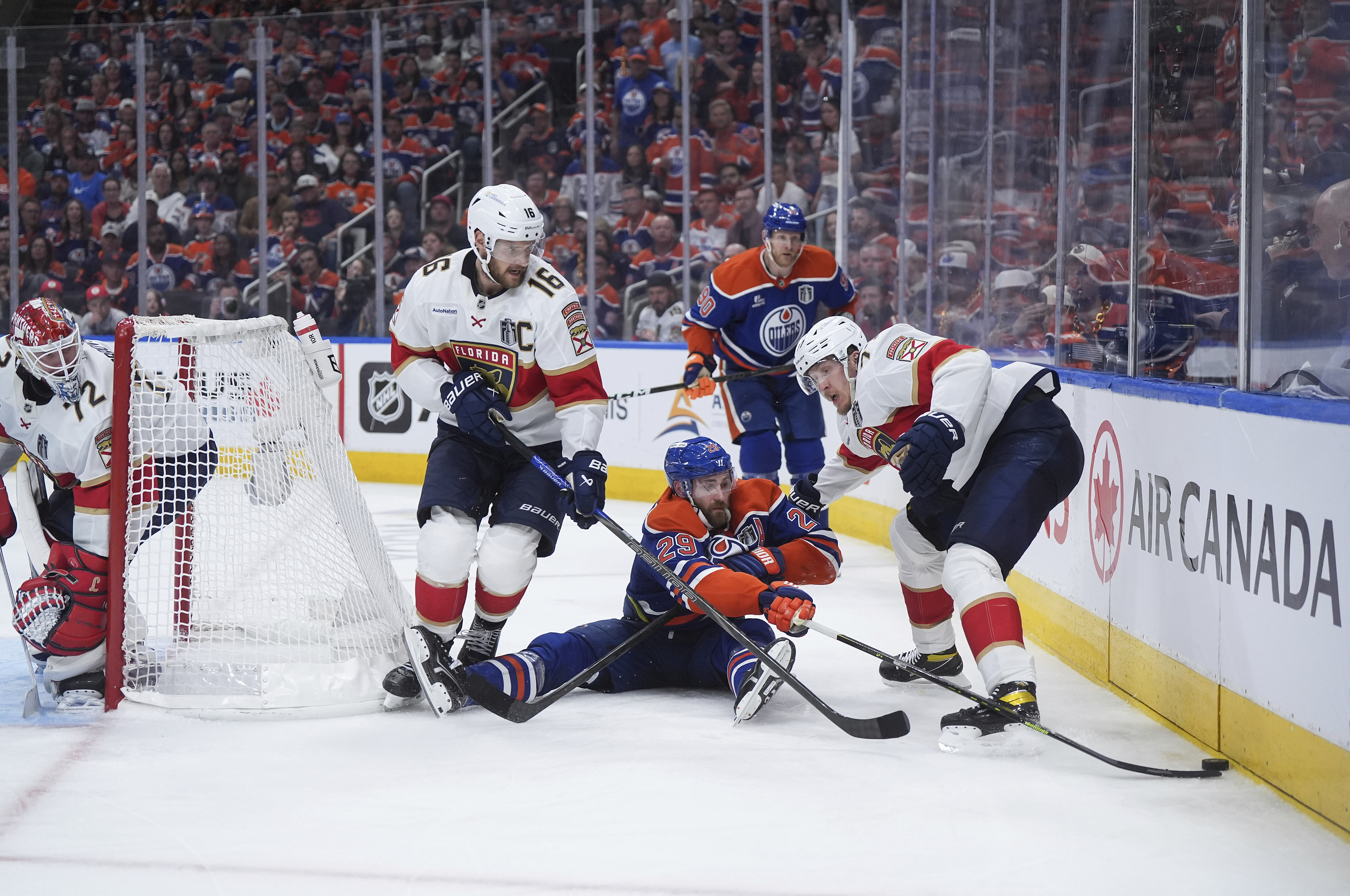 Panthers rout Oilers 6-1 in Game 3 to take a 2-1 lead in the Stanley Cup Final