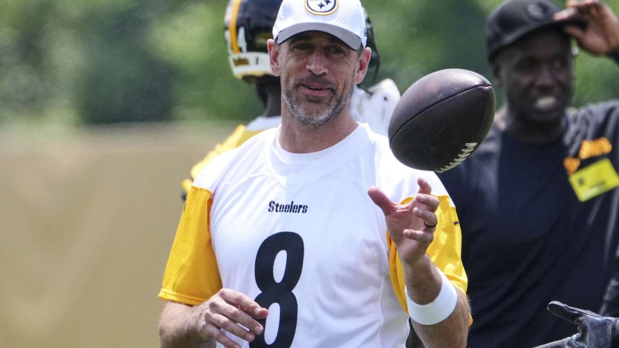 Pittsburgh Steelers quarterback Aaron Rodgers (8) looks on during practice at NFL football minicamp, Tuesday, June 10, 2025, in Pittsburgh.