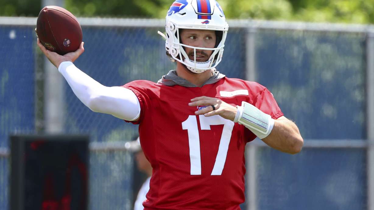 Buffalo Bills Josh Allen (17) throws a pass during practice at NFL football minicamp in Orchard Park, N.Y., Tuesday June 10, 2025.