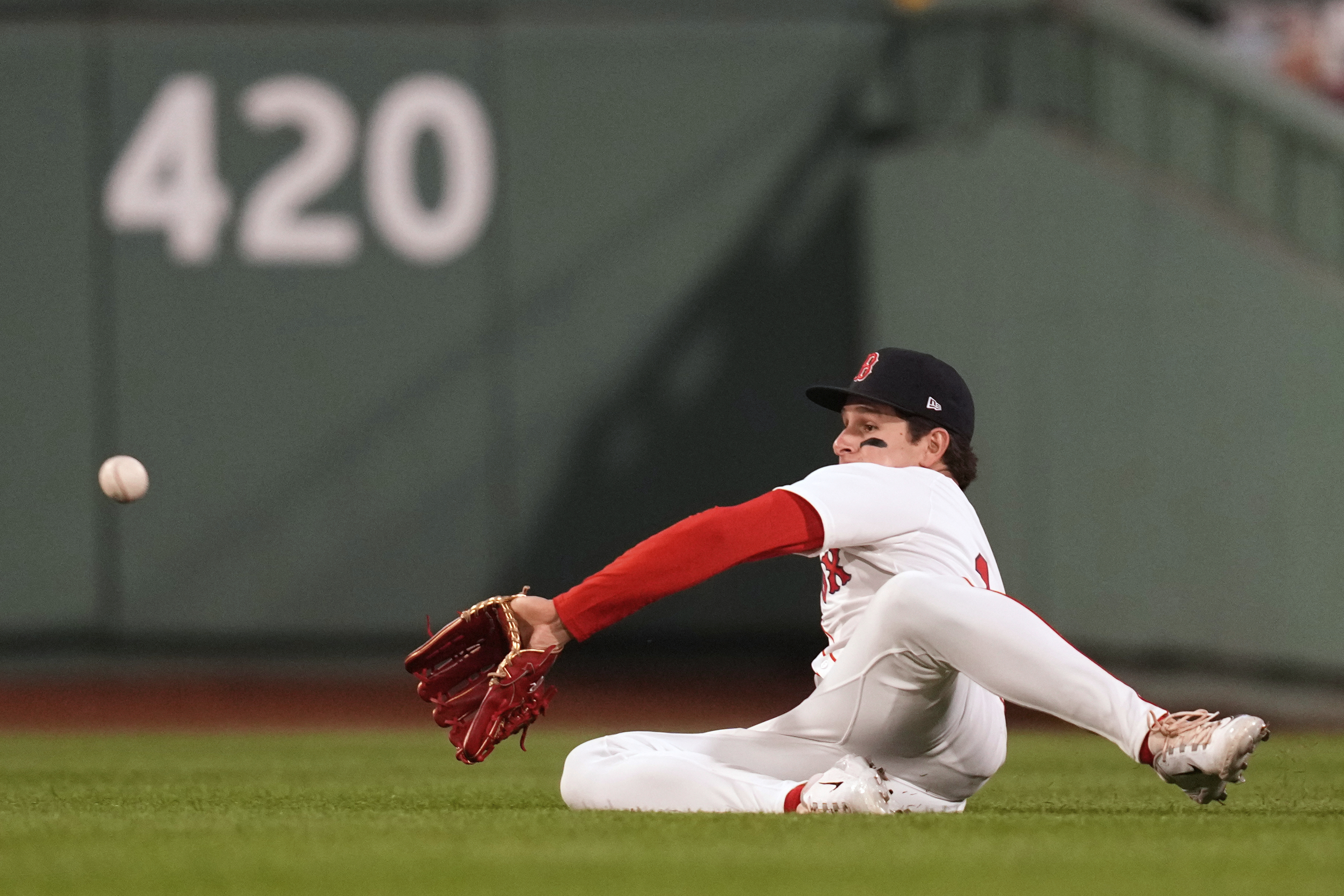 Roman Anthony's first MLB hit and sliding catch lead Red Sox to victory over Rays