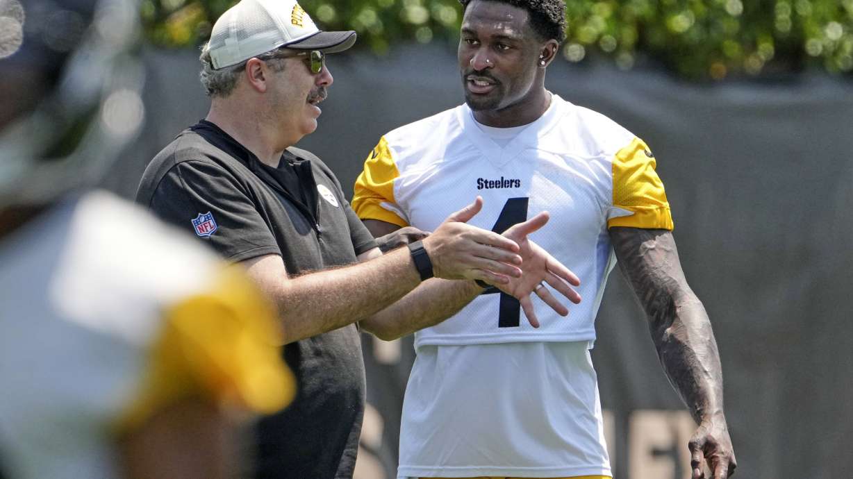 Pittsburgh Steelers wide receiver DK Metcalf, right, talks with offensive coordinator Arthur Smith during practice at NFL football minicamp in Pittsburgh, Wednesday, June 11, 2025.