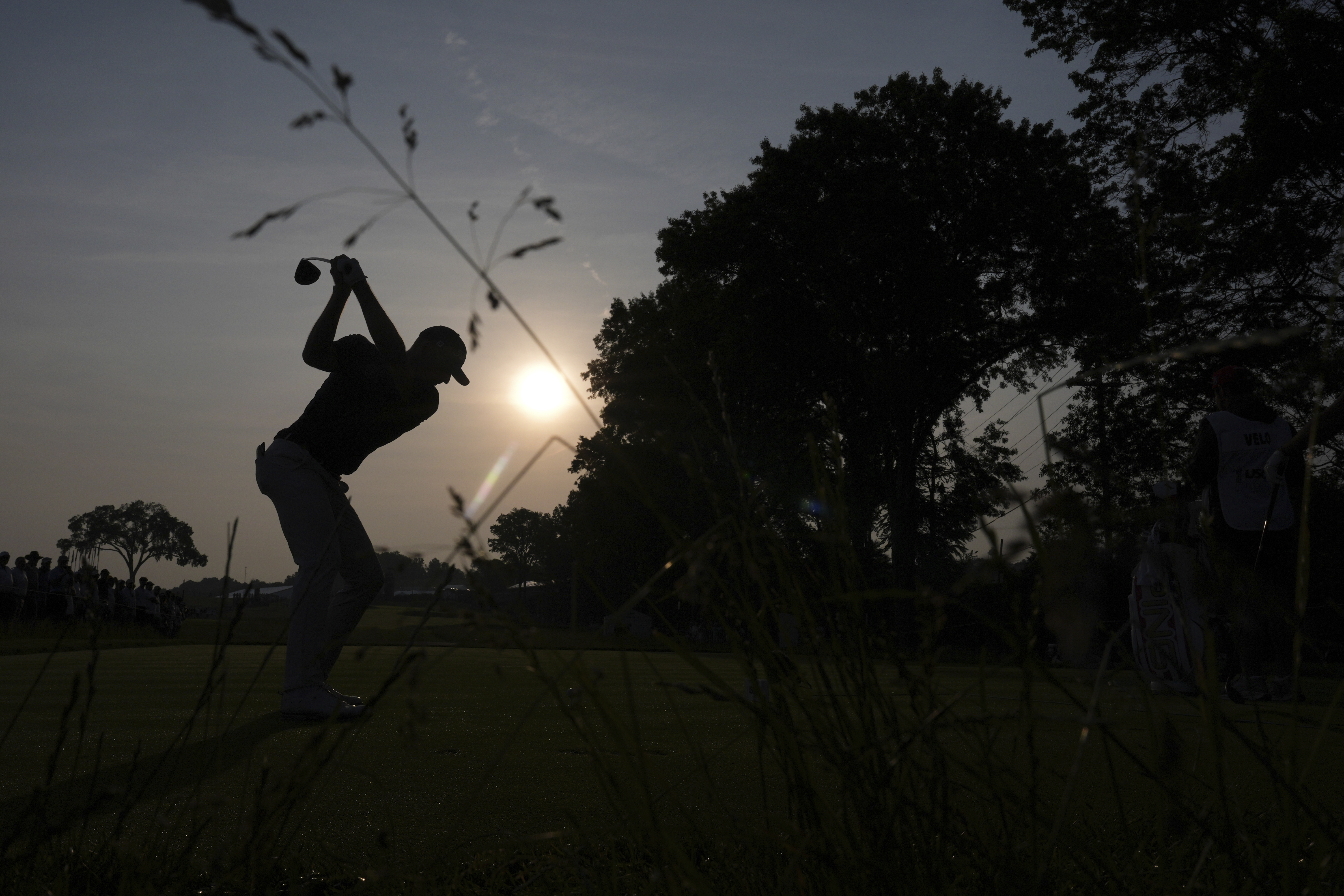 J.J. Spaun leads U.S. Open at Oakmont on a wild day of great shots and shockers