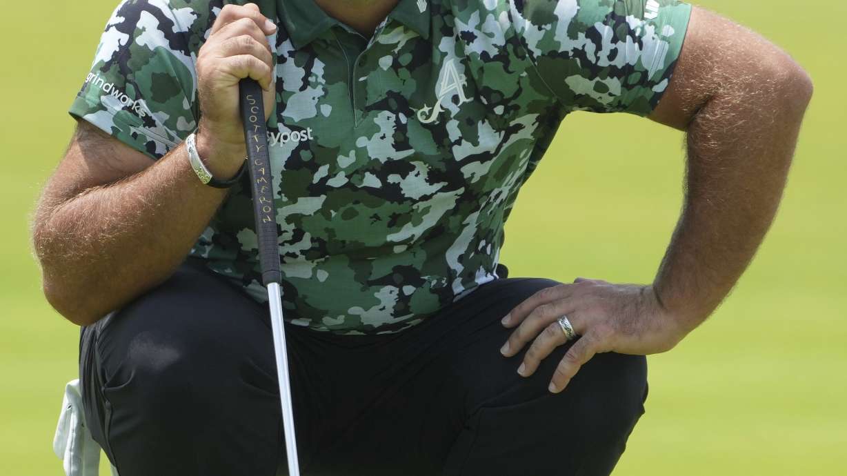 Patrick Reed lines up a putt on the first hole during the first round of the U.S. Open golf tournament at Oakmont Country Club Thursday, June 12, 2025, in Oakmont, Pa.