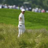 Slumping Rory McIlroy fails to take advantage of a bright start at Oakmont, shoots 74 in first round
