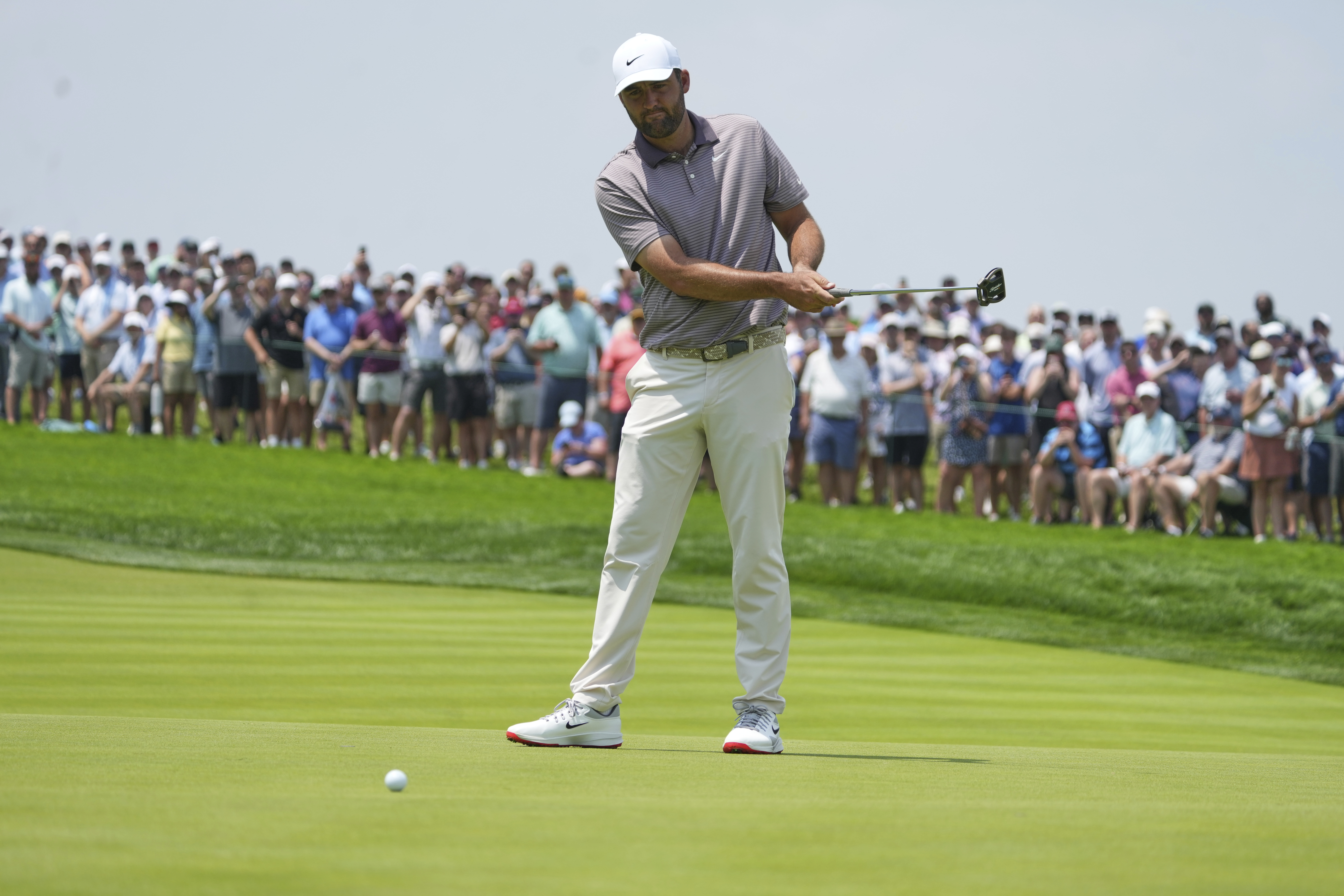 Scottie Scheffler has frustrating day at the US Open to fall 7 shots off the pace