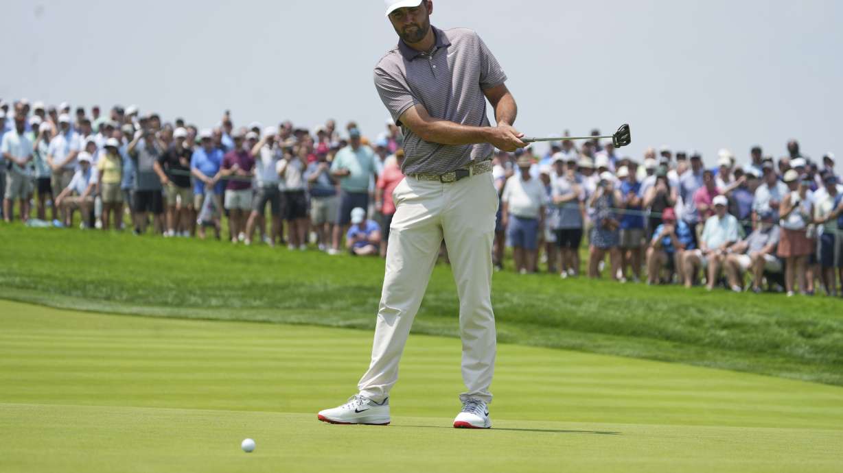 Scottie Scheffler reacts to his putt on the first hole during the first round of the U.S. Open golf tournament at Oakmont Country Club Thursday, June 12, 2025, in Oakmont, Pa.